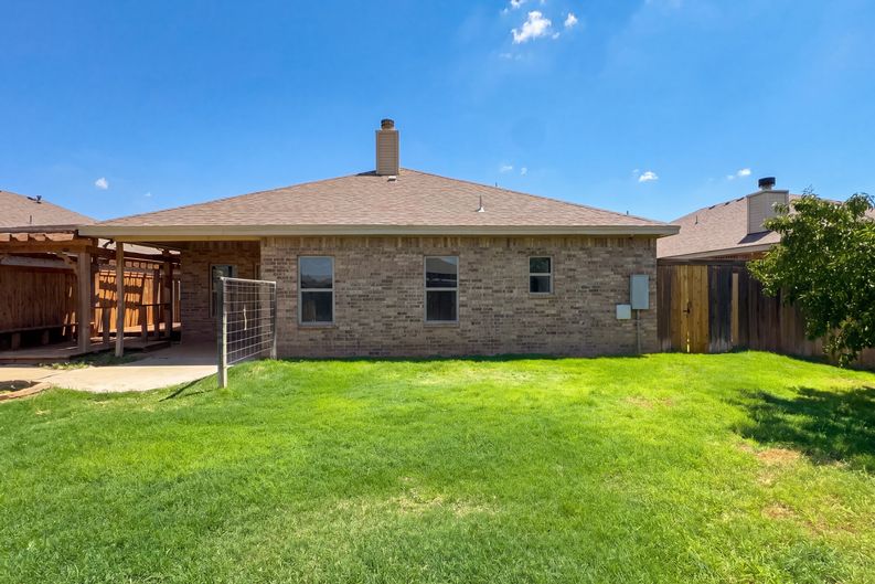 Photo 5 of 27 of 8809 10th St, Lubbock, TX