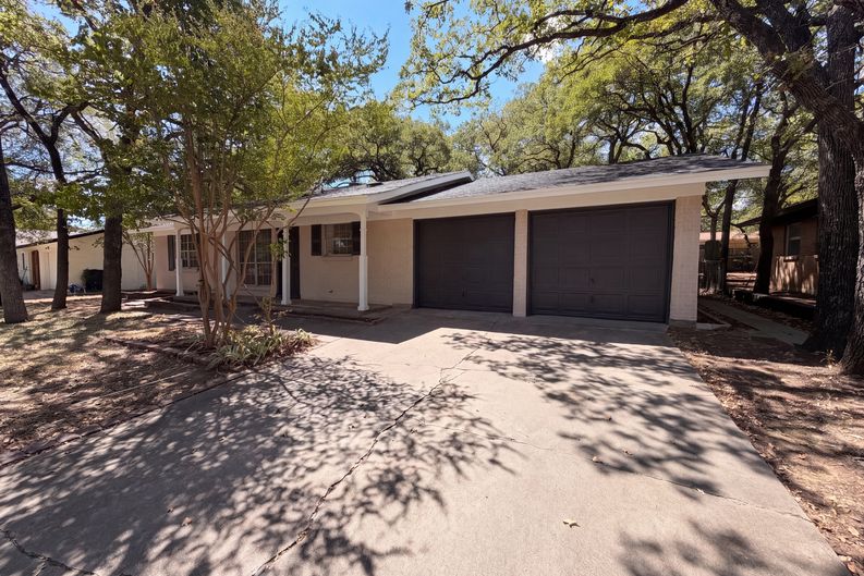 Photo 19 of 23 of 1229 King Dr, Bedford, TX