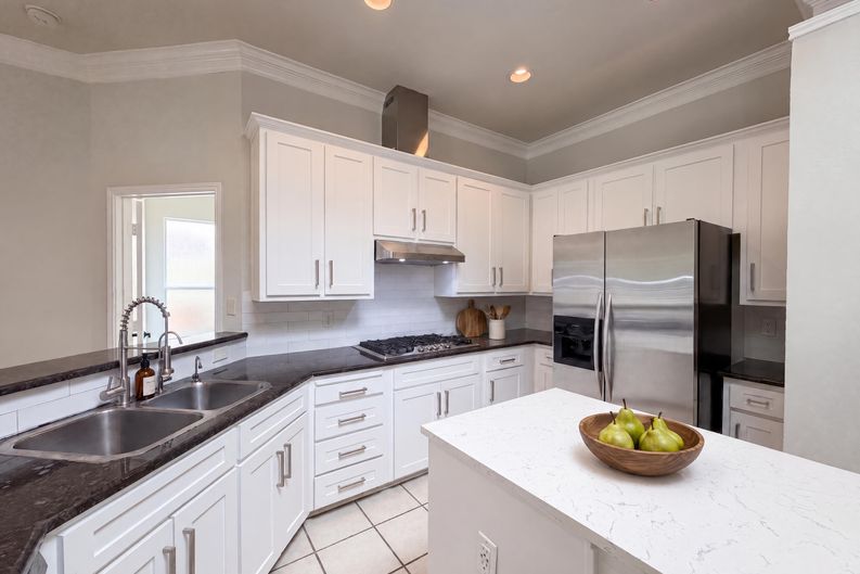 Photo 7 of 26 of 8703 Stonecrest Dr, Irving, TX
