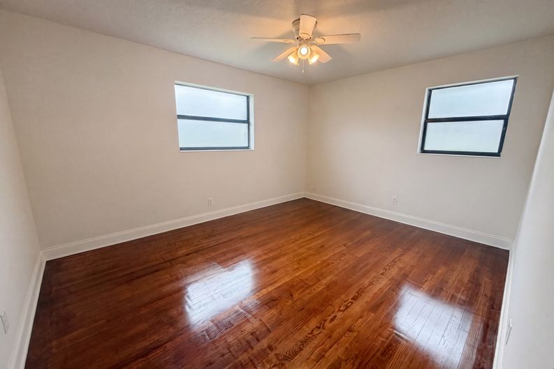 Photo 10 of 18 of 7520 Altus Dr S, Jacksonville, FL