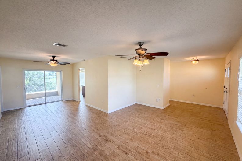 Photo 3 of 44 of 4573 Bayridge Ct, Spring Hill, FL
