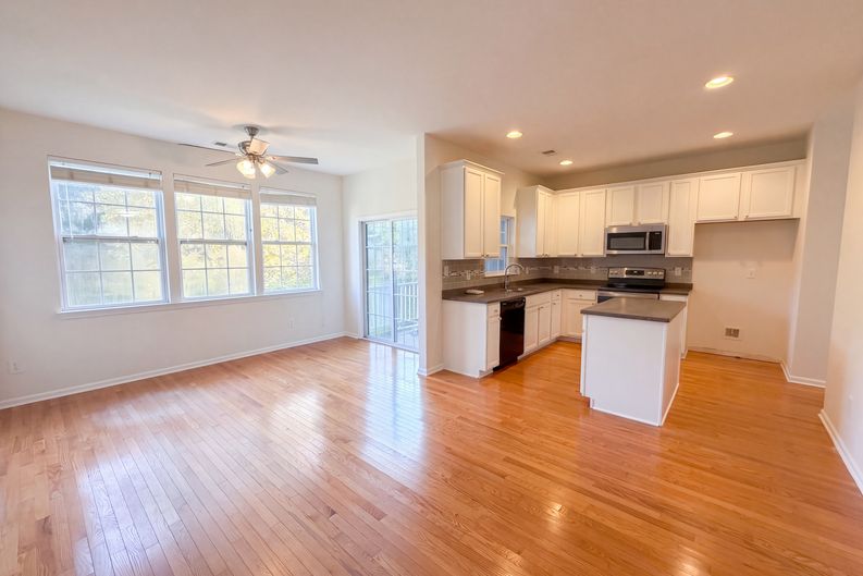 Photo 3 of 20 of 9004 Parlor Dr, Ladson, SC