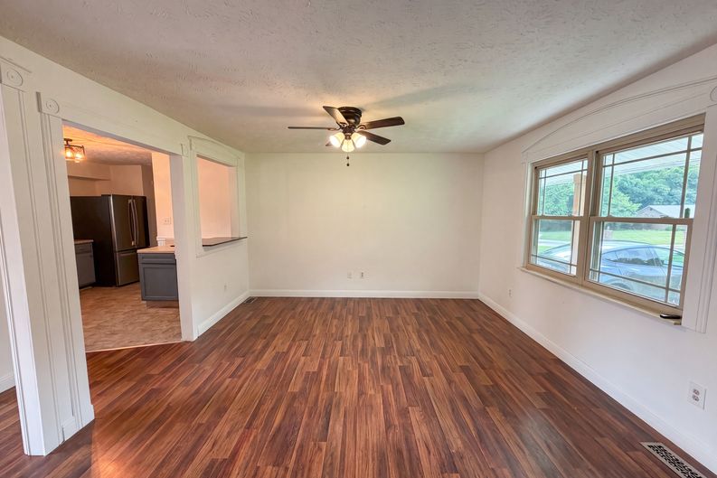 Photo 8 of 30 of 8505 Troutman Ln, Knoxville, TN