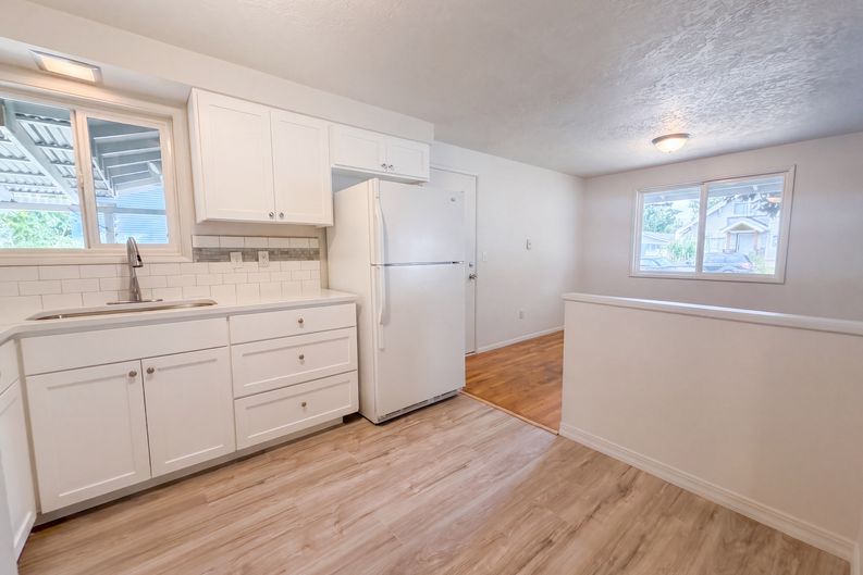 Photo 8 of 16 of 3910 SE 71st Ave, Portland, OR