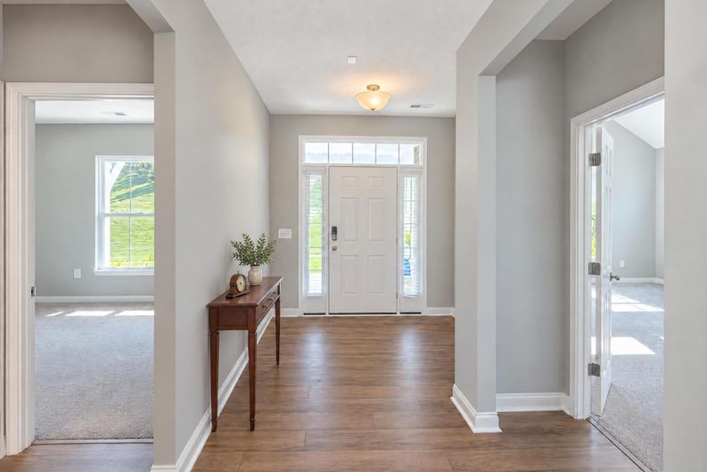 Photo 6 of 23 of 4897 Arena Ct, Liberty Twp, OH