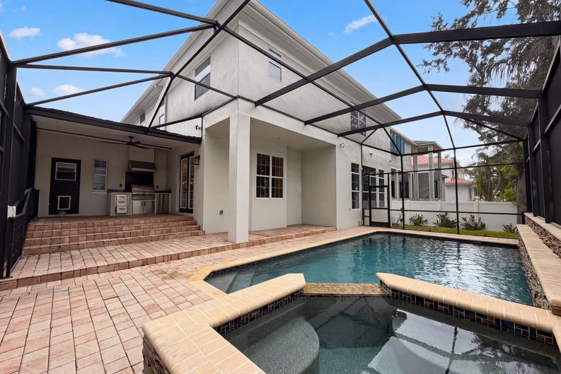 Photo 5 of 62 of 5105 W Neptune Way, Tampa, FL