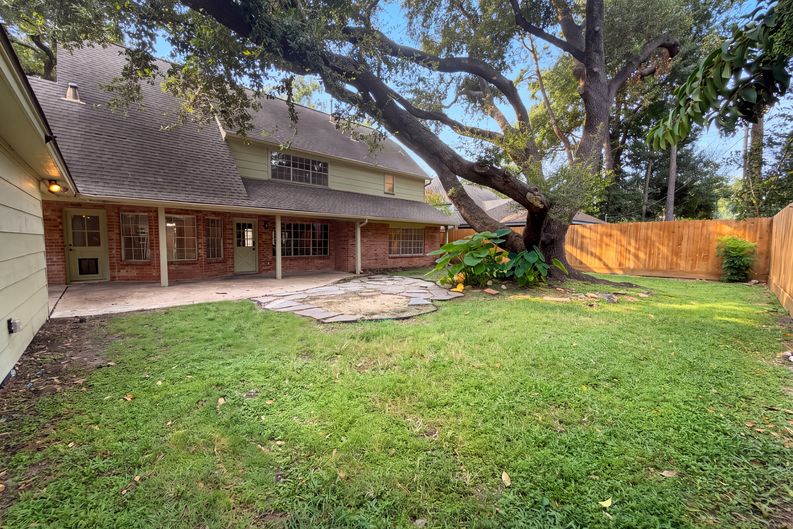 Photo 5 of 27 of 5615 Spanish Oak Dr, Houston, TX