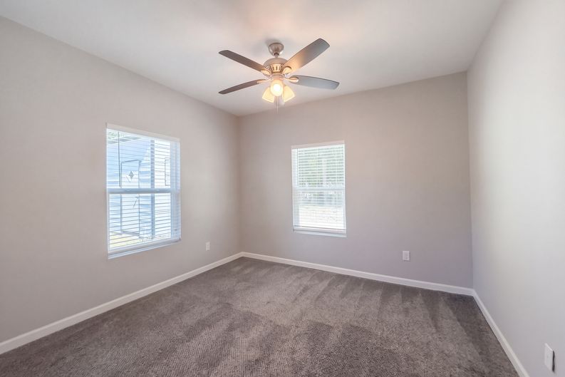 Photo 11 of 16 of 1425 E Cherry St, Sherman, TX