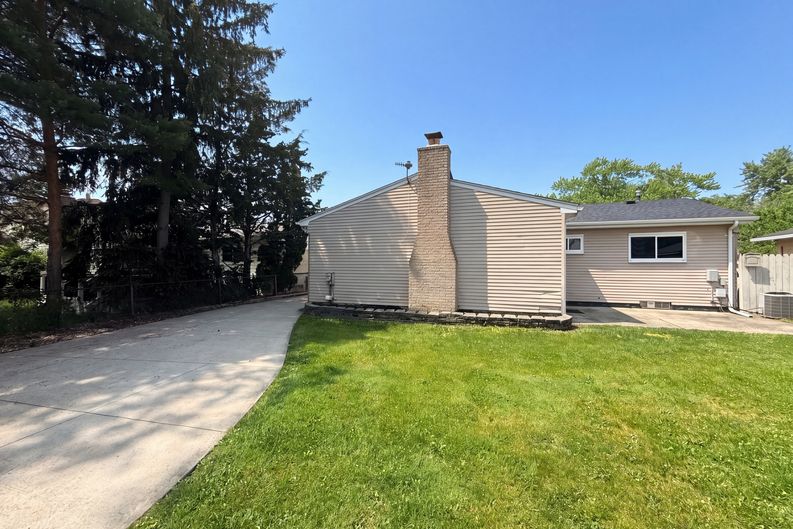 Photo 18 of 21 of 42195 Fairview Dr, Canton, MI