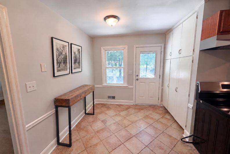 Photo 7 of 23 of 927 Greenlawn Dr, Columbia, SC