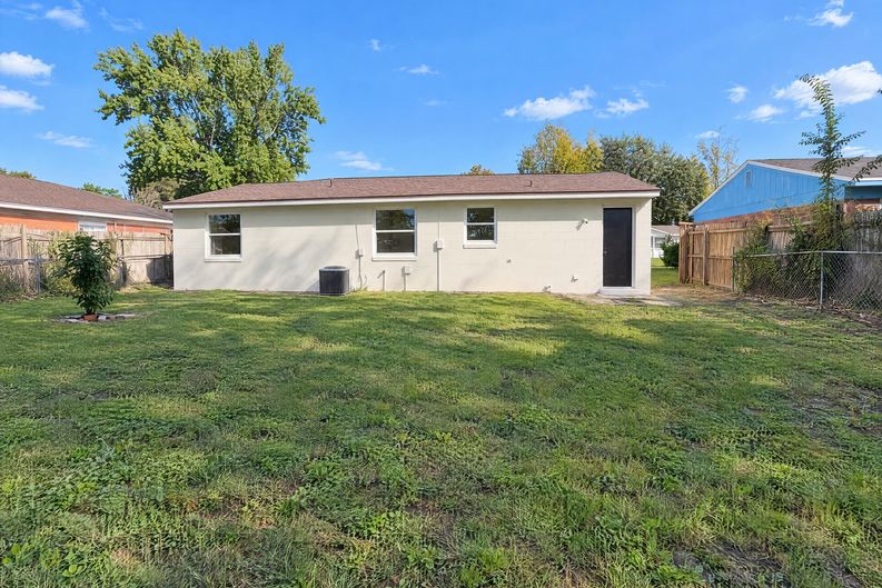 Photo 5 of 17 of 10784 Liscard Rd S, Jacksonville, FL
