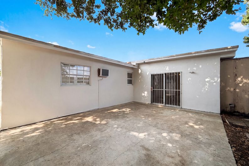 Photo 5 of 20 of 4403 NW 202nd St, Miami Gardens, FL