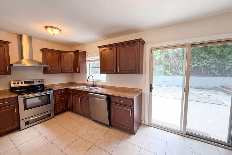 Photo 10 of 14 of 7018 Lynwood Dr, Tampa, FL