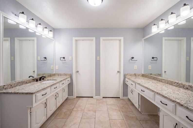 Photo 9 of 17 of 3717 Knob Hill Dr, Plano, TX