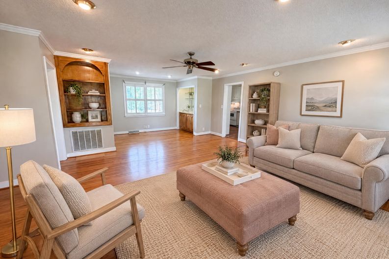 Photo 3 of 20 of 3006 Hilldale Rd, West Columbia, SC