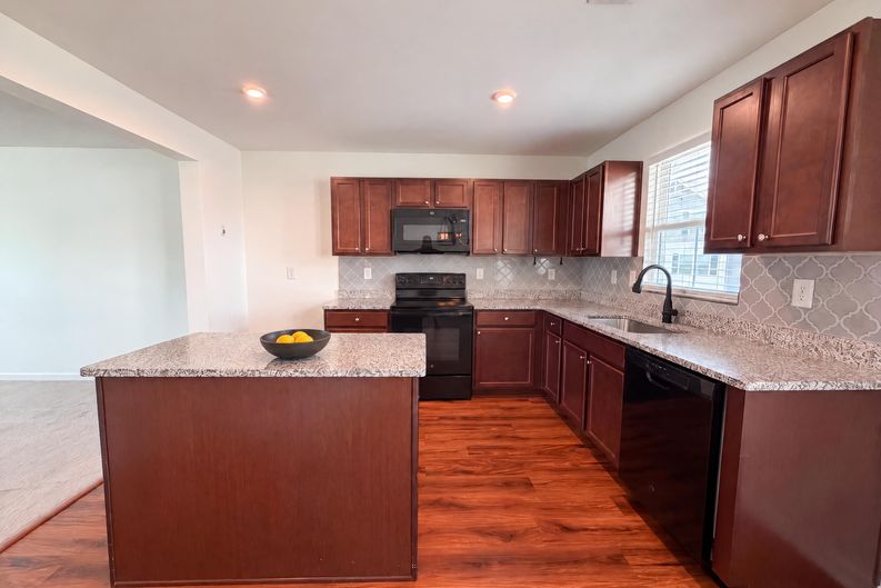 Photo 3 of 17 of 923 Taybyn Rd, Fort Mill, SC
