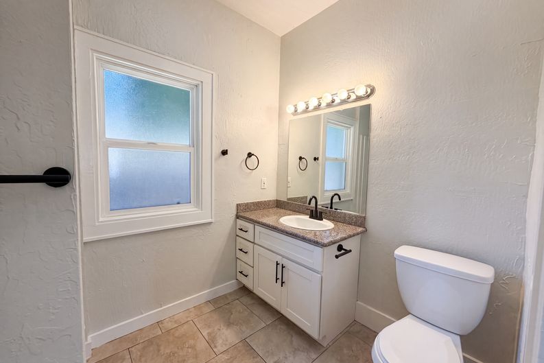 Photo 19 of 29 of 1860 W Willow St, Stockton, CA