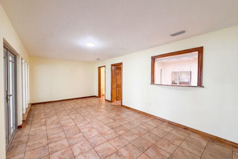 Photo 7 of 31 of 1818 Danbury Dr, Sun City Center, FL