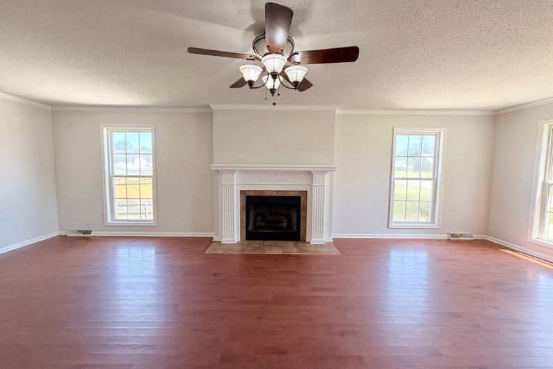 Photo 10 of 24 of 1117 Thornberry Dr, Clarksville, TN