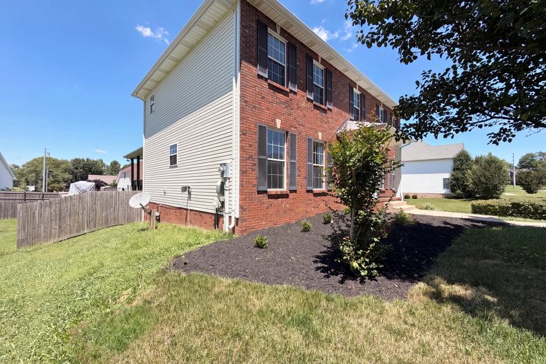 Photo 21 of 24 of 1117 Thornberry Dr, Clarksville, TN