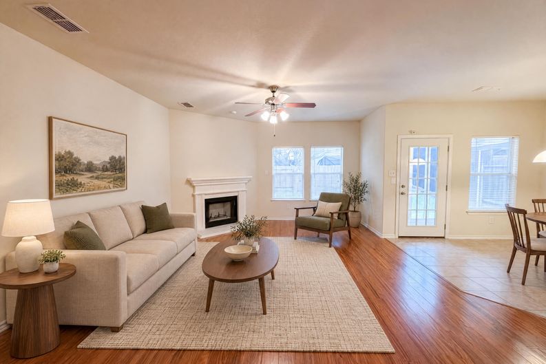 Photo 3 of 20 of 9816 Mullins Crossing Dr, Fort Worth, TX