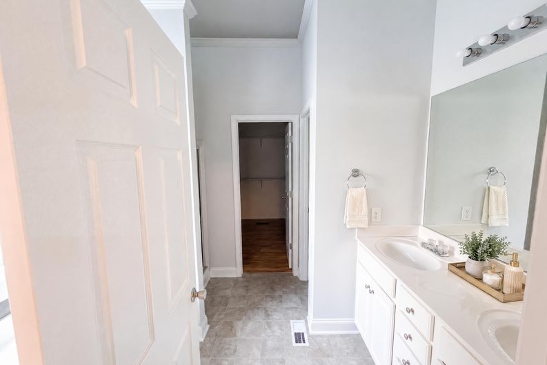 Photo 12 of 43 of 8230 Mossybrook Ln, Douglasville, GA