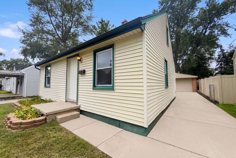 Photo 15 of 40 of 24346 Lehigh St, Dearborn Heights, MI
