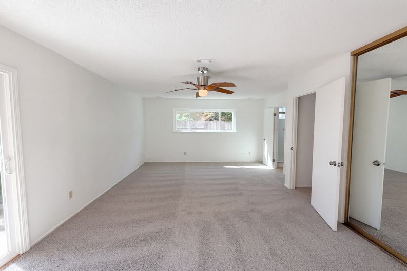 Photo 4 of 36 of 6800 Havenhurst Dr, Sacramento, CA