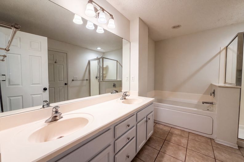 Photo 14 of 21 of 5221 Robin Ln, Farmington, MN