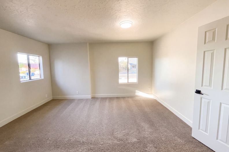 Photo 4 of 23 of 4253 E Vineyard Rd, Phoenix, AZ