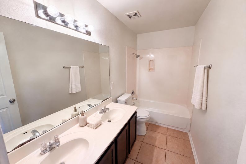 Photo 12 of 19 of 404 Timothy John Dr, Pflugerville, TX