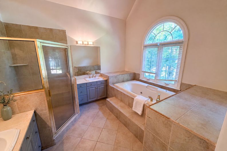 Photo 23 of 33 of 10124 Windtree Ln, Charlotte, NC