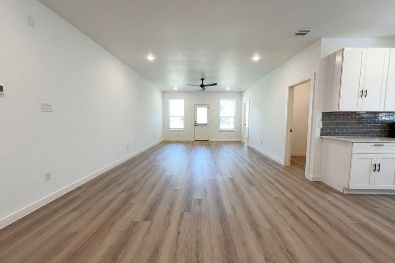 Photo 3 of 17 of 15376 Coaltown Rd, Willis, TX