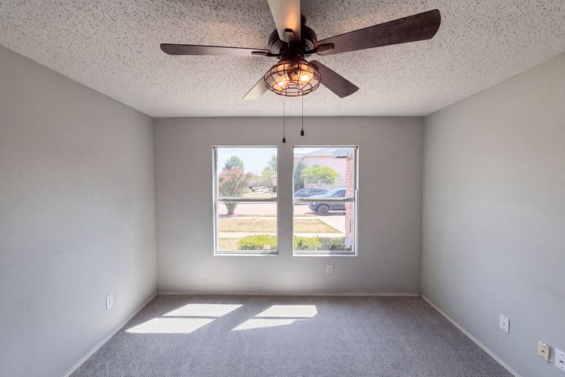 Photo 4 of 17 of 5244 New Castleton Ln, Fort Worth, TX