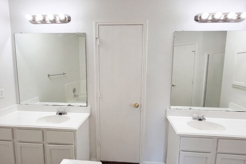 Photo 12 of 24 of 441 Longshore Dr, Little Elm, TX