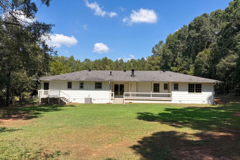 Photo 5 of 15 of 3089 Linecrest Rd, Ellenwood, GA