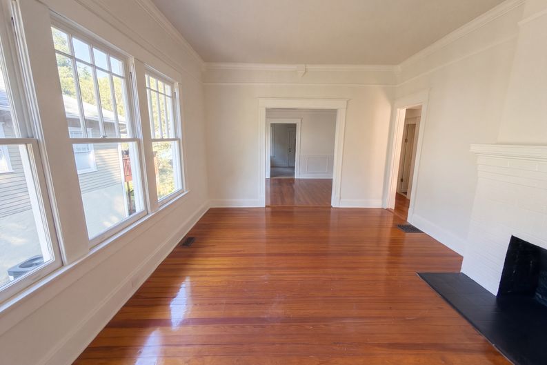 Photo 7 of 22 of 1470 Graham St SW, Atlanta, GA