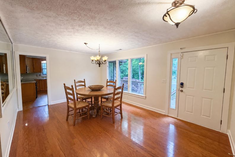 Photo 10 of 53 of 4958 Scotts Creek Trl, Peachtree Corners, GA
