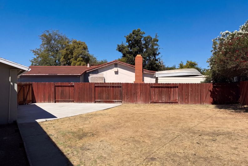 Photo 5 of 34 of 9232 Don Boriga Way, Stockton, CA