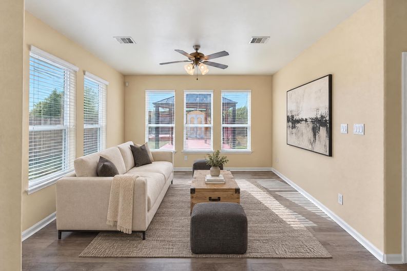 Photo 3 of 26 of 6516 Stoney Creek Dr, Pasadena, TX