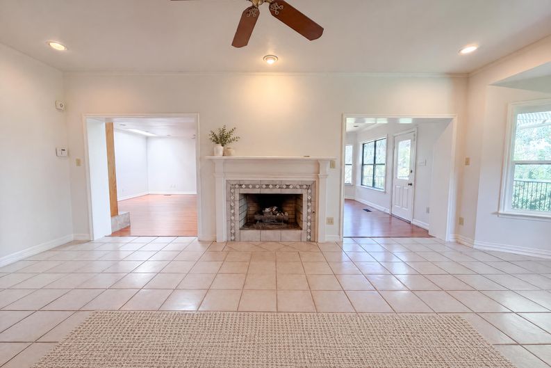 Photo 3 of 23 of 7632 Westwind Dr, Fort Worth, TX