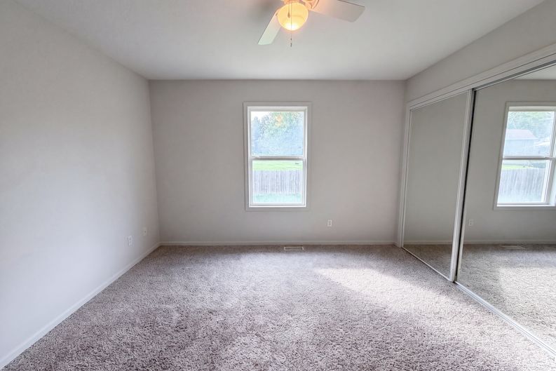 Photo 7 of 22 of 403 S Lakeshore Dr, Raymore, MO