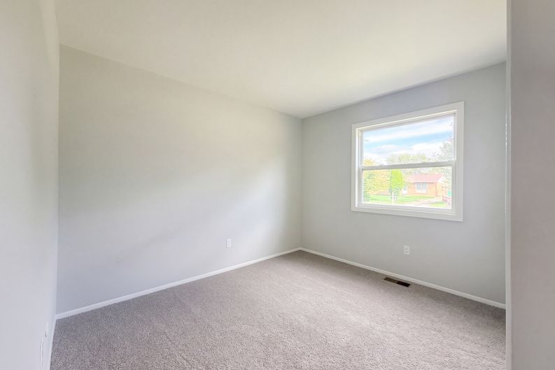 Photo 11 of 28 of 10820 Jackson St, Van Buren Township, MI