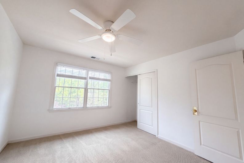 Photo 20 of 43 of 15559 Brown Deer Ct, Haymarket, VA