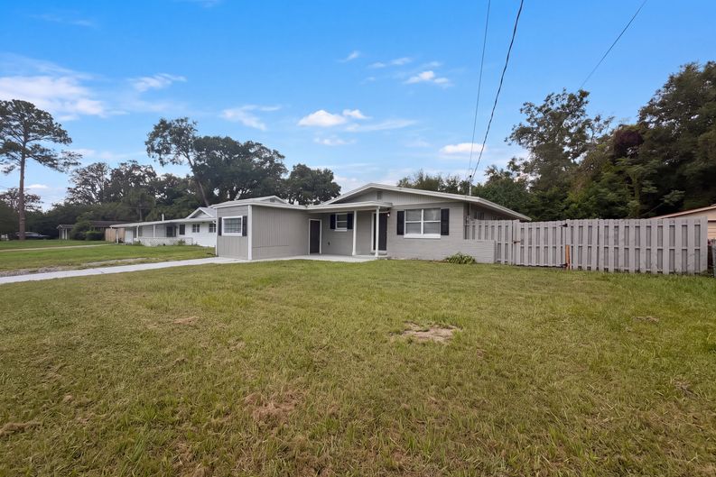 Photo 21 of 25 of 4406 Lane Ave S, Jacksonville, FL