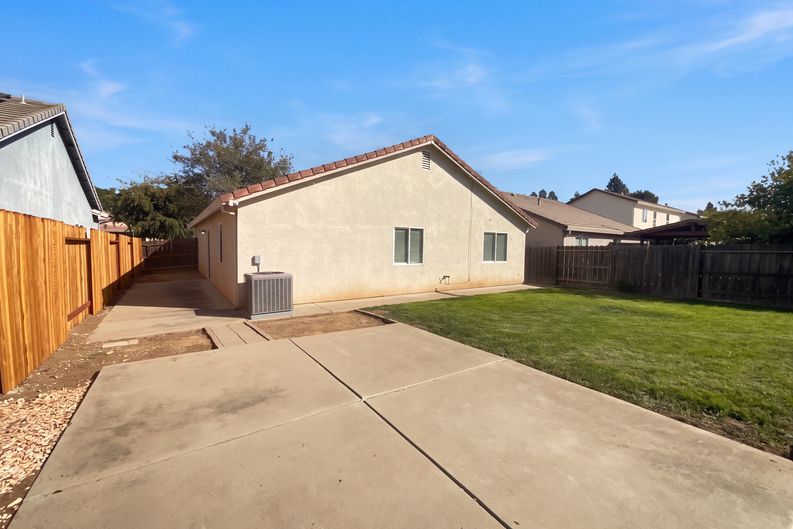 Photo 17 of 19 of 1864 Woodland Dr, Yuba City, CA