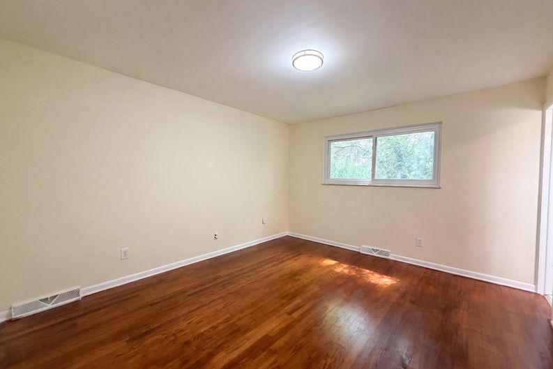 Photo 4 of 36 of 725 Lawson Dr, Westerville, OH