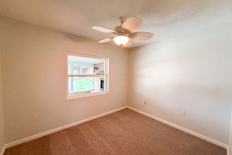 Photo 13 of 21 of 466 Leland Dr, Deltona, FL