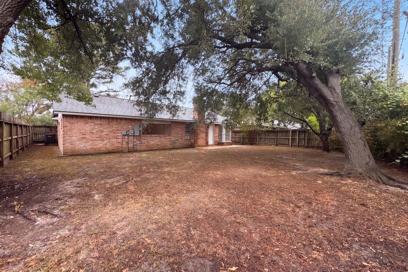 Photo 18 of 19 of 3714 Saint William Ln, Houston, TX