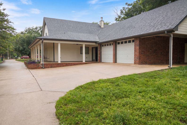 Photo 5 of 19 of 302 Bascom Rd, Whitehouse, TX